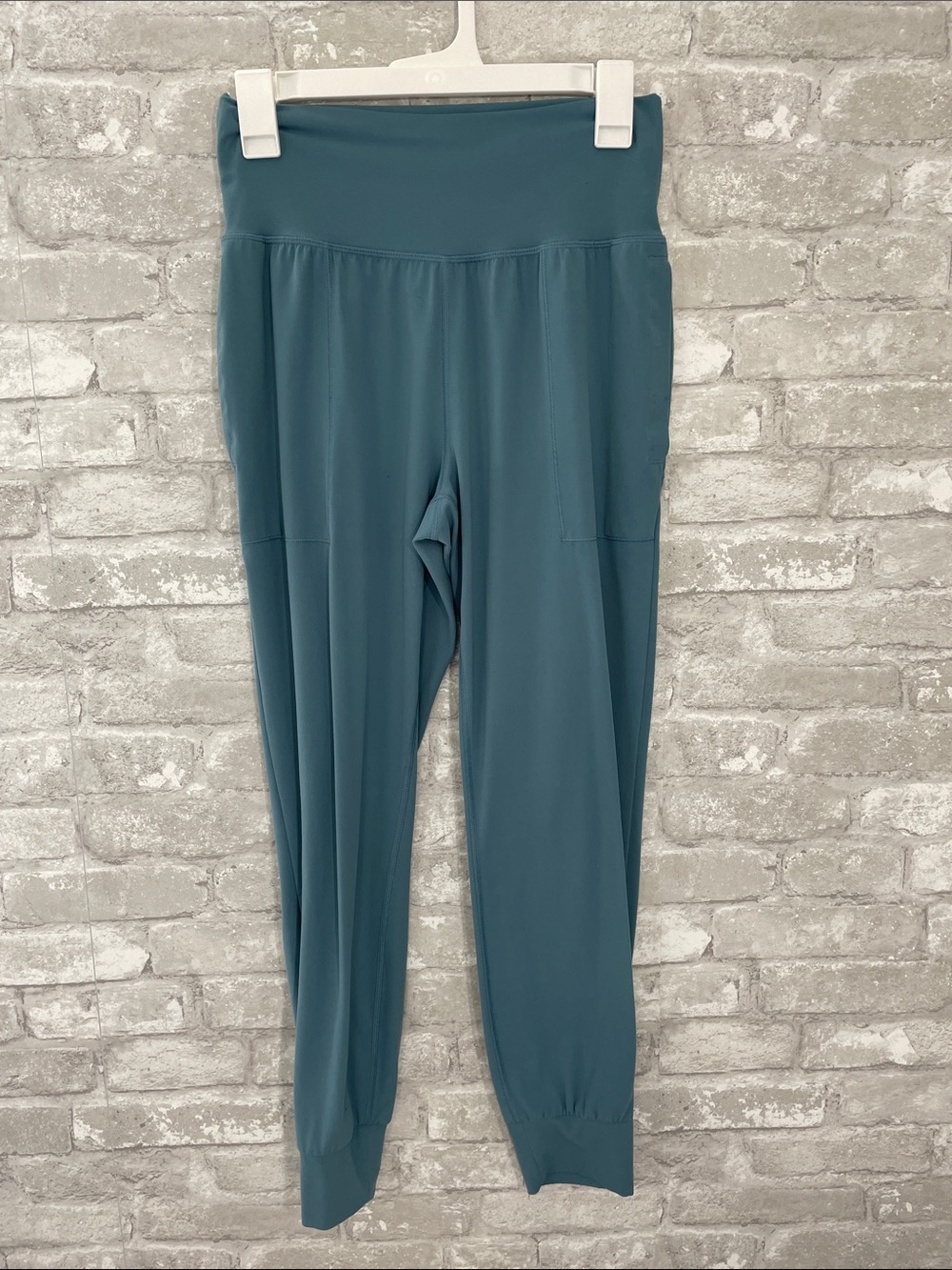 Athleta Salutation Joggers in Powervita